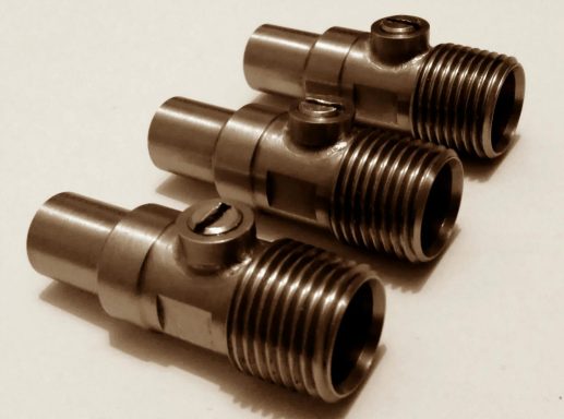Machined metal parts with threads